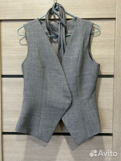 Жилетка серая трендовая