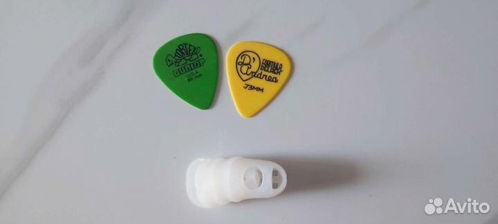 Медиаторы и силиконовые напалечники для гитары