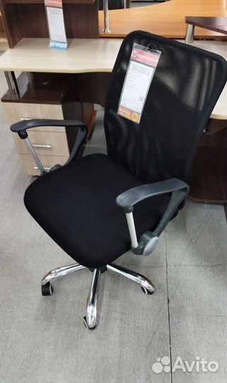 Кресло компьютерное черное с сеткой