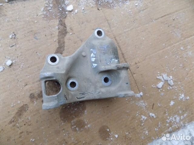 Кронштейн генератора Sandero 2014