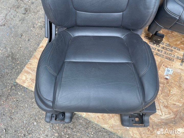 Кожаный салон Ford Explorer 5 3.5 2011