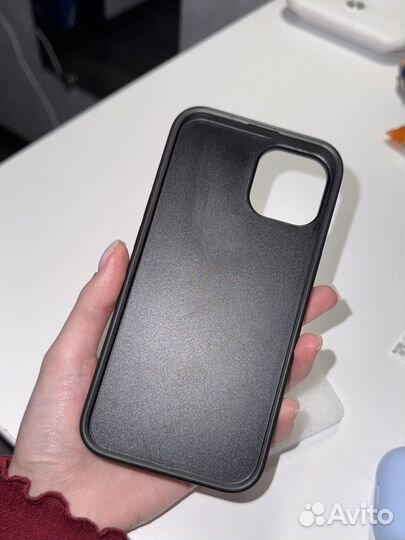 Чехол на iPhone 14 Guess