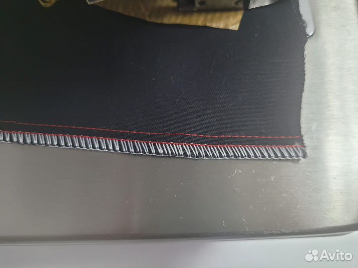 Оверлок пятиниточный Jack E4S-5-03/233 со столом