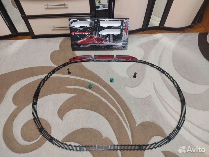 Экспресс поезд работает от батареек