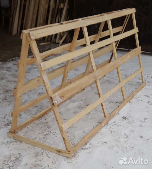 Пирамиды садовые для защиты деревьев