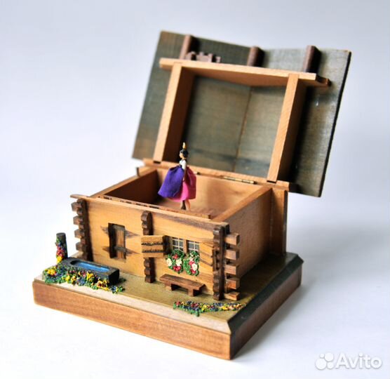 Музыкальный домик с танцующей балериной в розовом