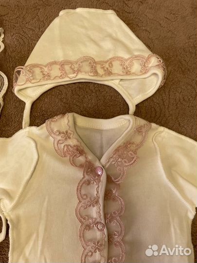 Комплект на выписку для девочки