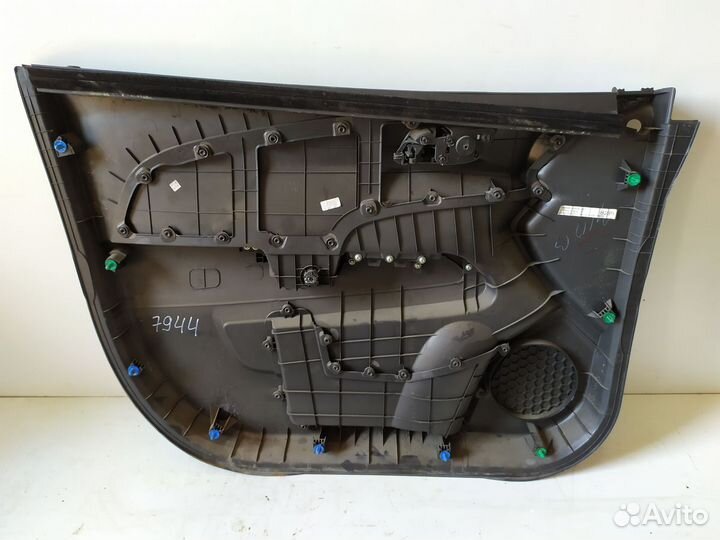 Обшивка двери передней правой Aveo (T300) 2011