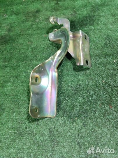 Петля капота правая Nissan Almera G15