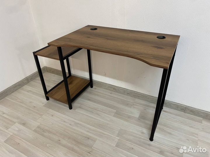 Письменный стол / Компьютерный стол