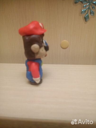 Марио слепленный из пластилина