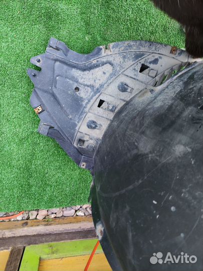 Подкрылок передний левый Skoda octavia a8