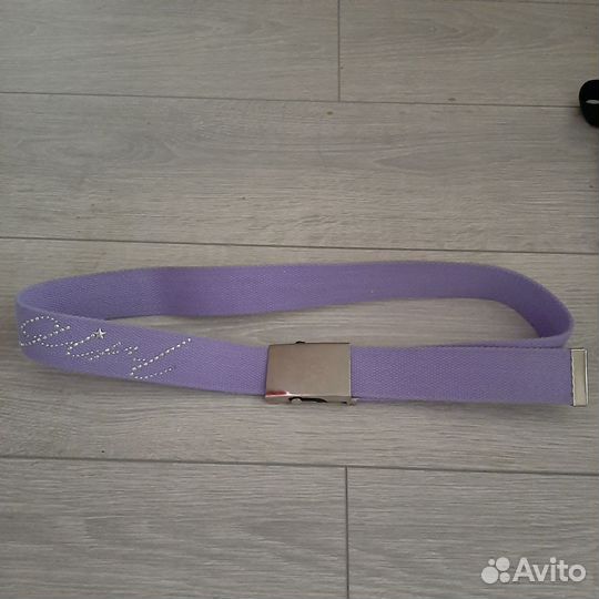 Ремень с металлической пряжкой