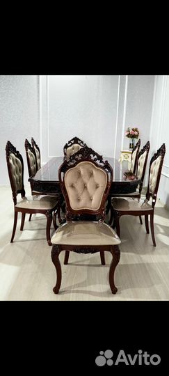 Стол и стулья