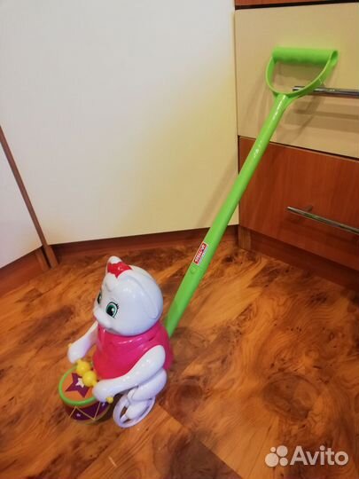 Детская каталка с ручкой