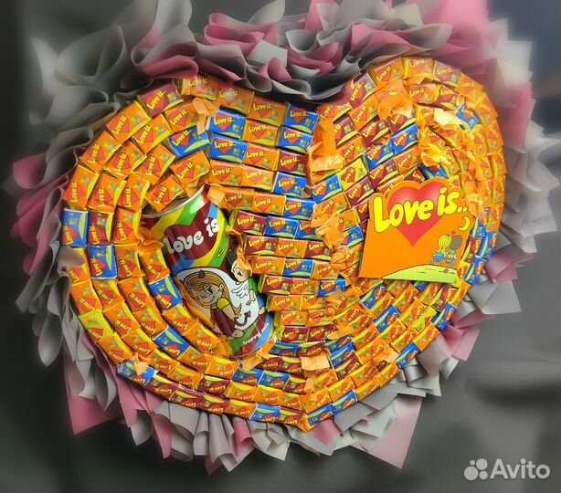 Букет из жвачек Love is