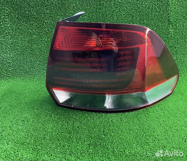 Фонарь правый Поло Седан