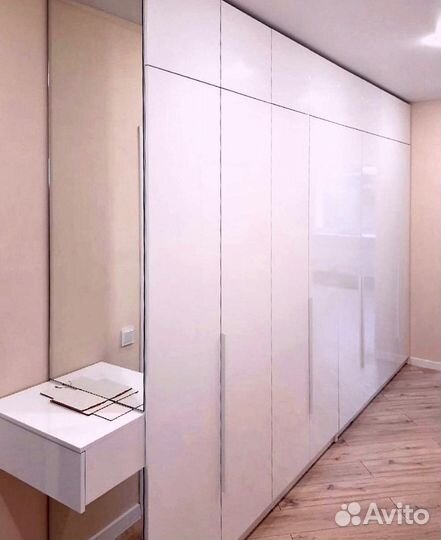 Современные шкафы распашные на заказ