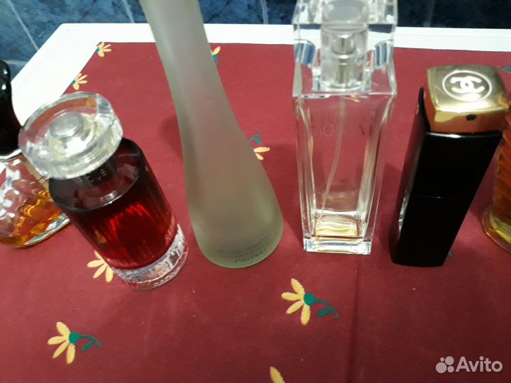 Пустые флаконы от парфюма