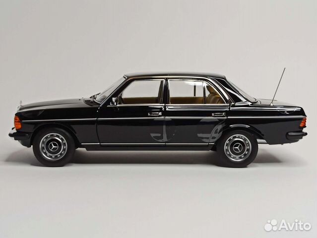 Mercedes 200 (W123) 1982 Black 1:18 Norev