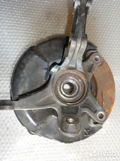 Передний левый поворотный кулак Honda Civic 4D