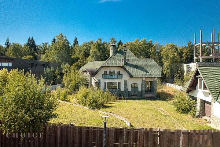 Коттедж 660 м² на участке 39 сот.