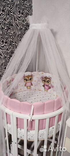 Детская кроватка с маятником