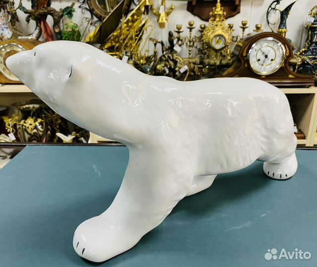 Статуэтка белый медведь. Фарфор