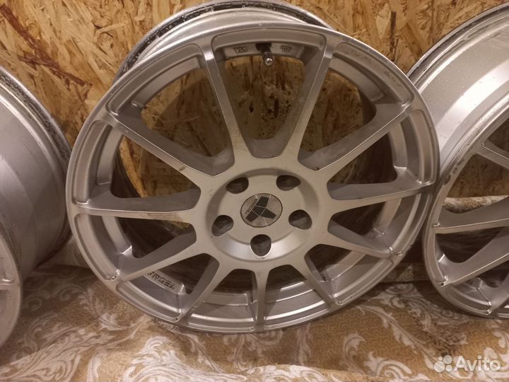Литые диски. r 17 5/112 джетта 6
