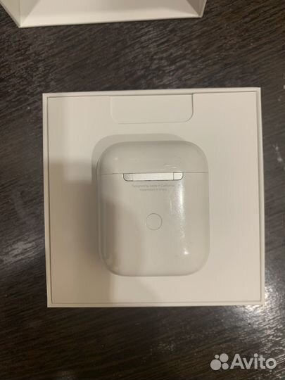 Apple AirPods with Wireless Charging Case