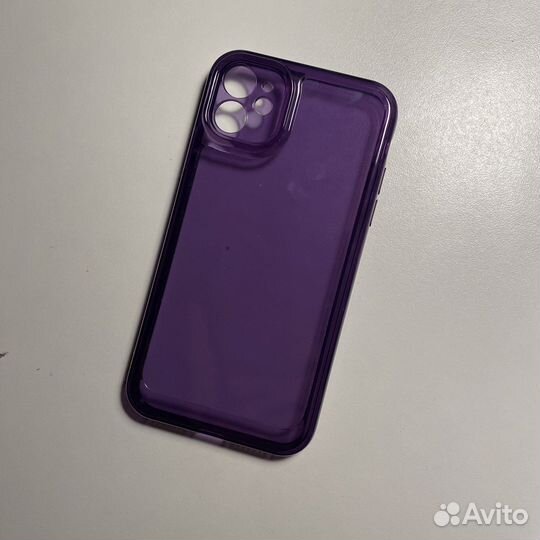 Фиолетовый прозрачный чехол на iPhone 11