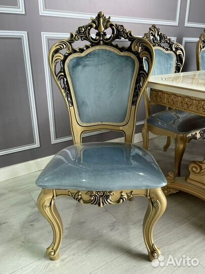 Стол и стулья 