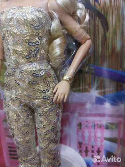 Barbie the movie Марго Робби в золотом