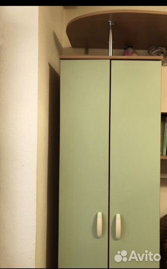 Стол, шкаф, полки (набор мебели )