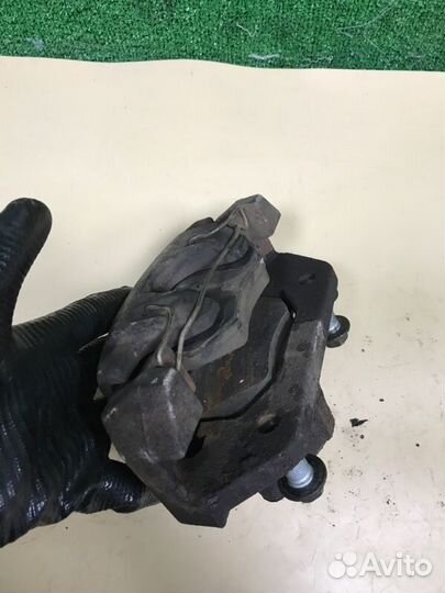 Суппорт передний правый Ford Maverick 2 YF 2004