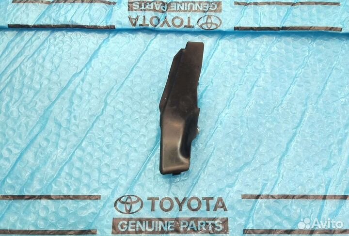 Заглушка жабо Тойота Камри 30 правая