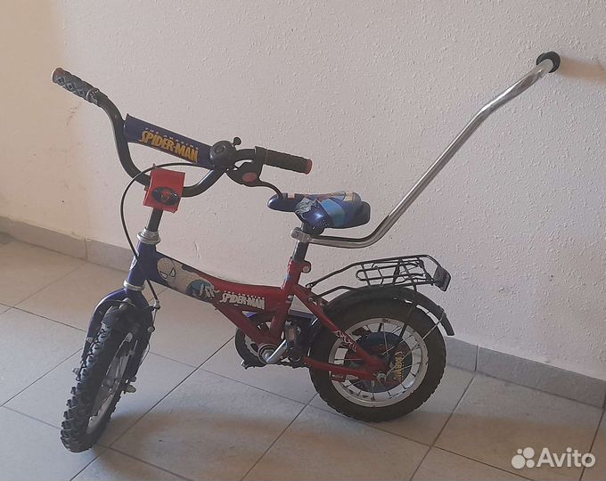 Детский четырехколесный велосипед с ручкой