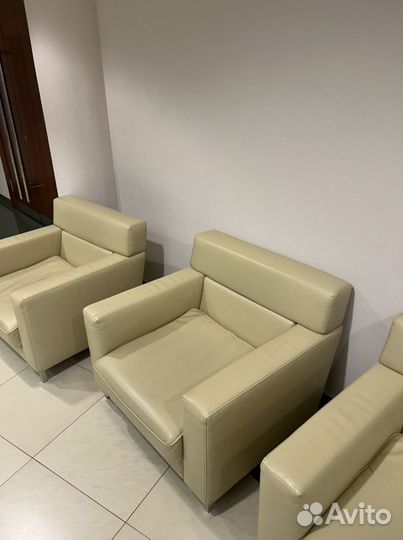 Офисное кожаное кресло