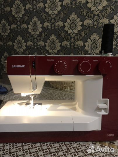 Швейная машина janome
