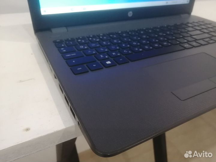 Игровой ноутбук HP 15,6 full HD i3-gen7/Radeon 520