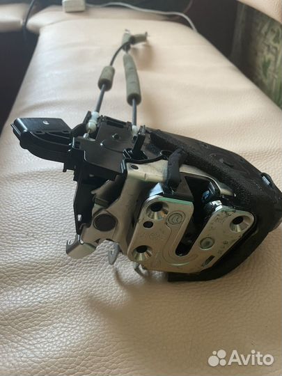 Замок задней правой двери