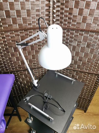 Лампа настольная для маникюра