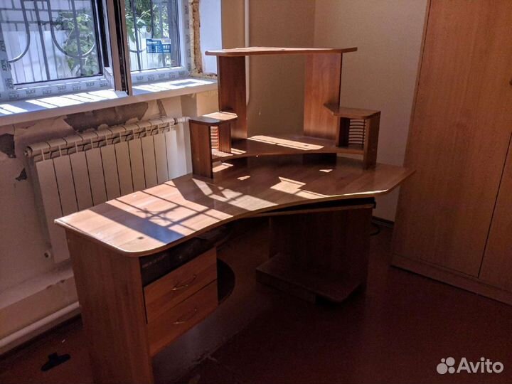 Компьютерный стол