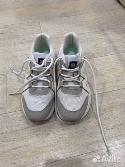 Кроссовки женские 39