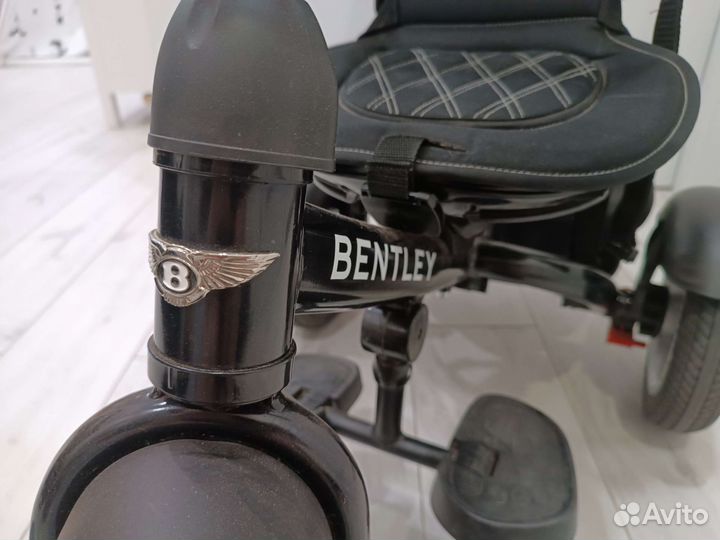 Велосипед трёхколёсный с ручкой Bentley
