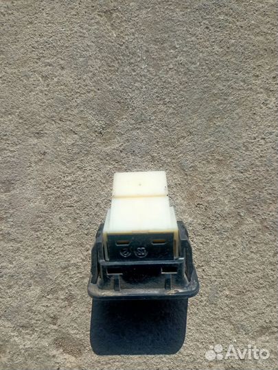 Кнопка стеклоподъемника задняя правая Mitsubishi G