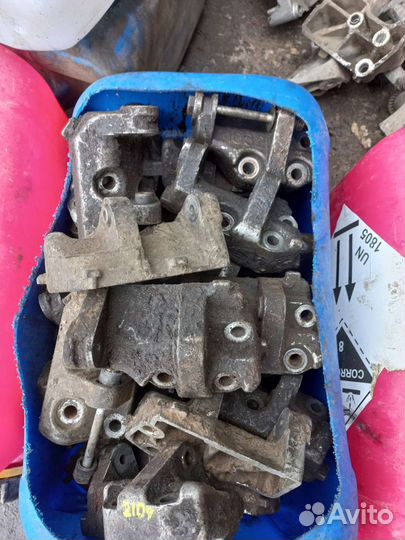 Нижний кронштейн генератора 2114 2109