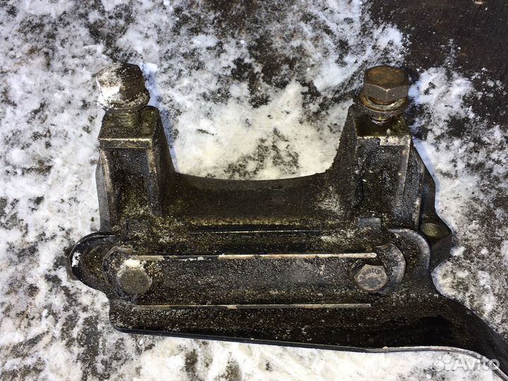 Опора АКПП Мерседес 210