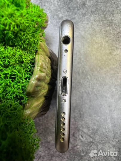 Телефон iPhone 6s