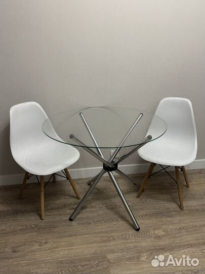 Стол и стулья